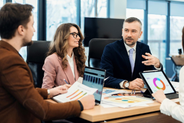 Braulio Henrique Dias Viana mostra como consultores dominam a arte de revelar caminhos para o sucesso empresarial.