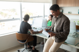 Paulo Henrique Silva Maia alerta para sinais de violência silenciosa contra idosos que precisam de atenção.