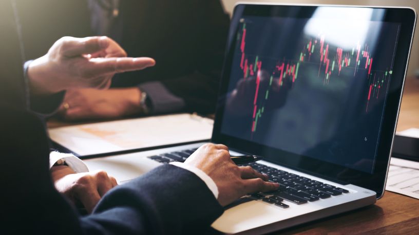 Descubra com Teciomar Ábila de que forma a tokenização de ativos está tornando o mercado financeiro mais acessível e inovador