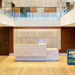 Na recuperação judicial, o interesse coletivo e a função social da empresa ganham destaque como pilares para preservar empregos e atividade econômica, explica Rodrigo Gonçalves Pimentel.