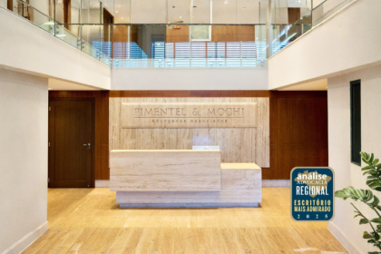 Na recuperação judicial, o interesse coletivo e a função social da empresa ganham destaque como pilares para preservar empregos e atividade econômica, explica Rodrigo Gonçalves Pimentel.